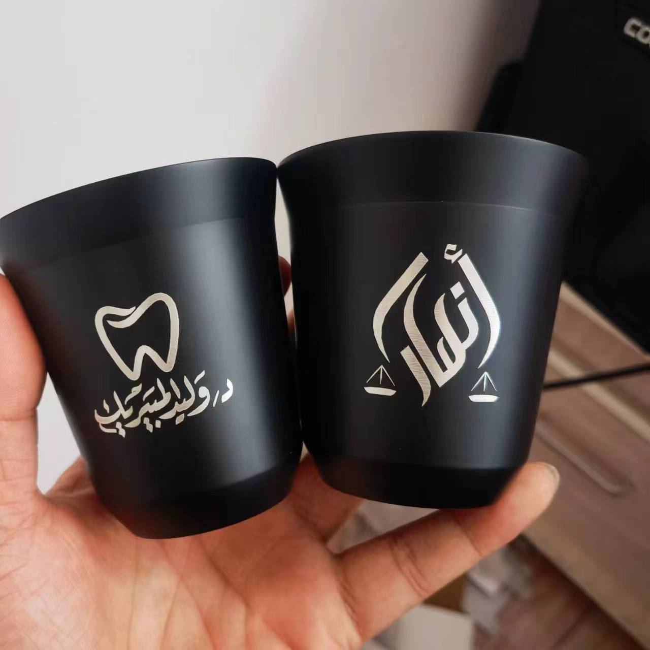 أكواب إسبريسو معزولة بجدار مزد - مراجعة Coffee Tea Name وسعره