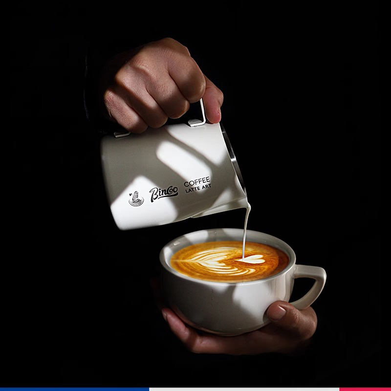 وعاء رغوة الحليب من الفولاذ ال - مراجعة Barista Milk Jug وسعره